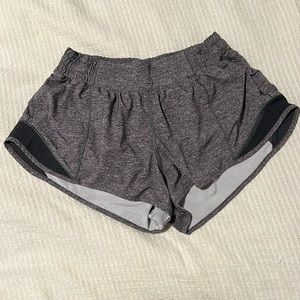 Lululemon Hottie Hot Shorts 2.5”